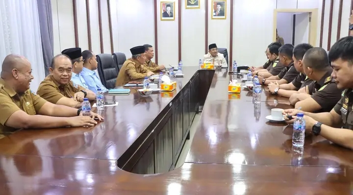 Bupati Tanjab Barat Terima Silaturahmi Kajari, Perkuat Sinergi Penegakan Hukum