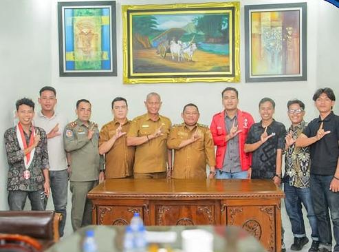 PERKUAT SINERGI, WABUP LABUHANBATU H. JAMRI TERIMA AUDIENSI DPC GMNI