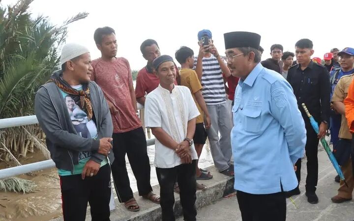 Bupati Anwar Sadat dan Kapolres Tinjau Langsung Pencarian Dua Korban Hilang di Sungai Landak