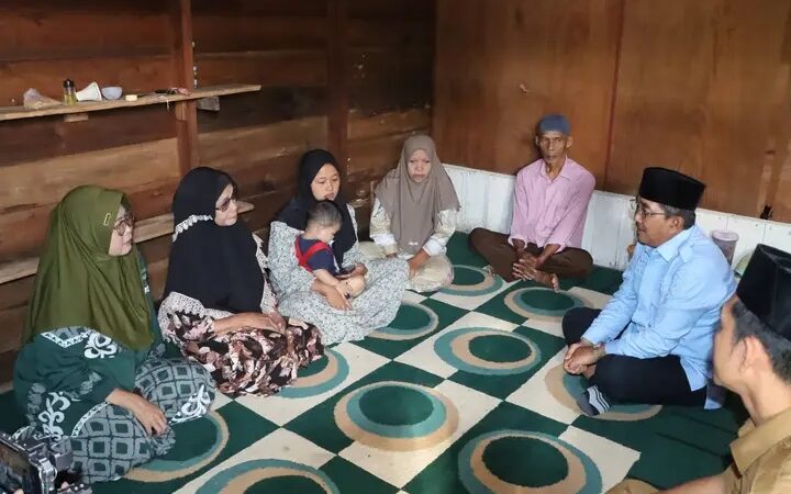 Bupati Anwar Sadat Kunjungi Keluarga Korban Hilang di Sungai Pengabuan, Berikan Santunan dan Dukungan Moril