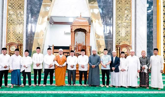 WAKIL BUPATI LABUHANBATU SHALAT IDUL ADHA DI MASJID RAYA AL IKHLAS UJUNG BANDAR