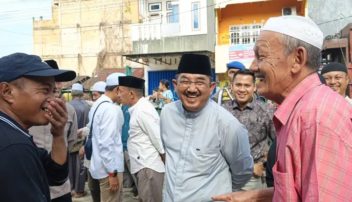 Bupati Anwar Sadat Serahkan Sapi Kurban Bantuan Presiden RI di Masjid Raya Al Muttaqin