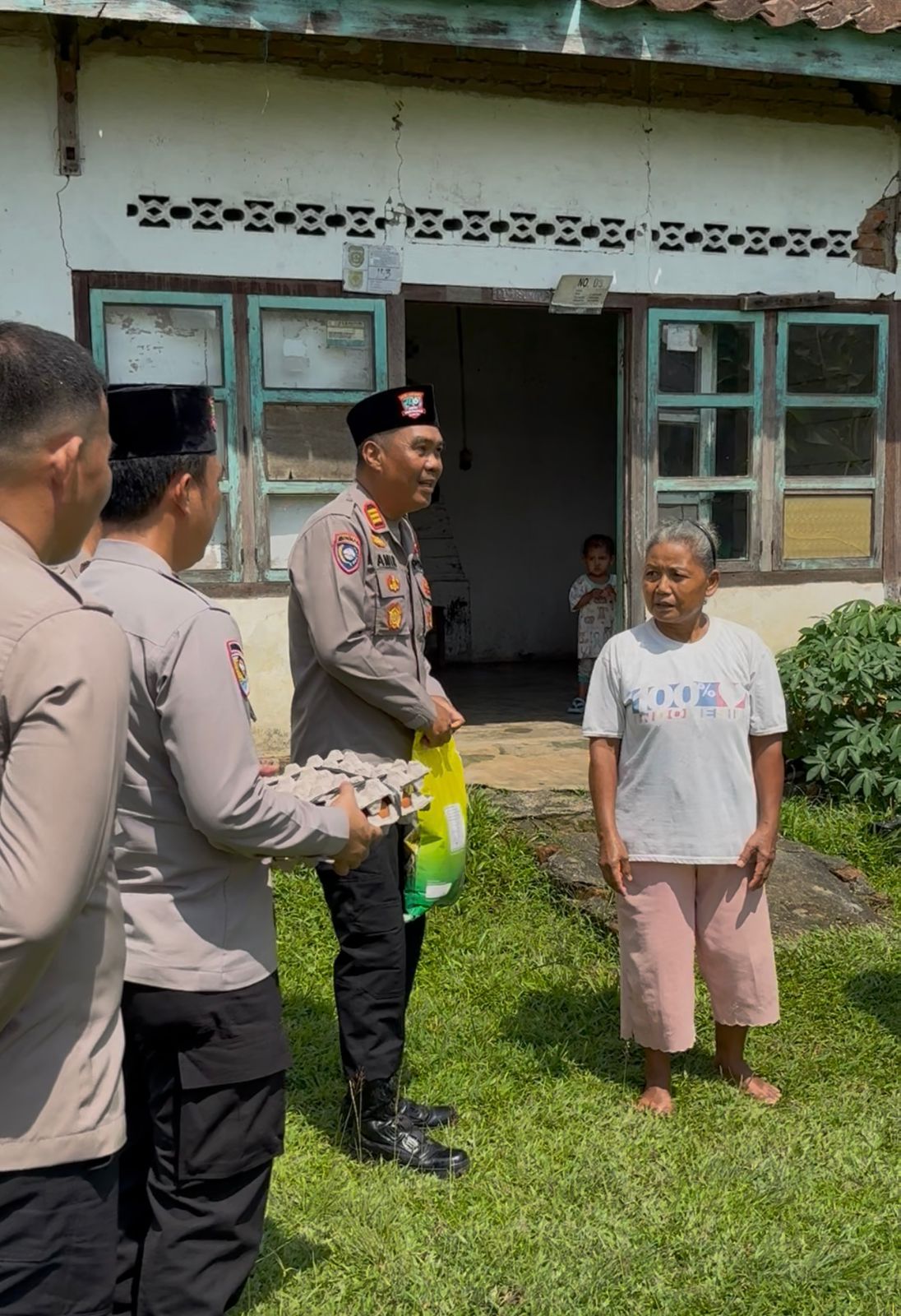Sambut Hari Bhayangkara ke-80, Kapolres Musi Rawas Melalui Sat Binmas Gelar Jumat Berkah Berbagi