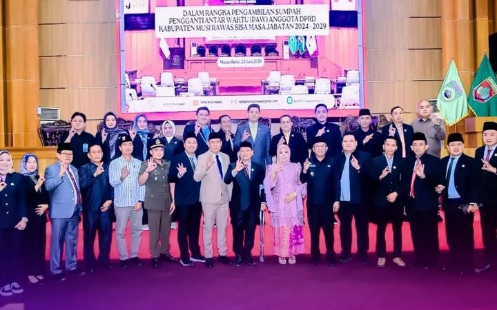 Paripurna Istimewa DPRD Kabupaten Musi Rawas Dalam Rangka Pengambilan Sumpah (PAW) Septiandry Arrosydu Resmi Dilantik