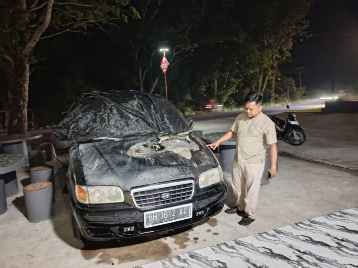 Polsek Lubuklinggau Utara I Dengan Sigap Menolong korban Mobil Kebakaran