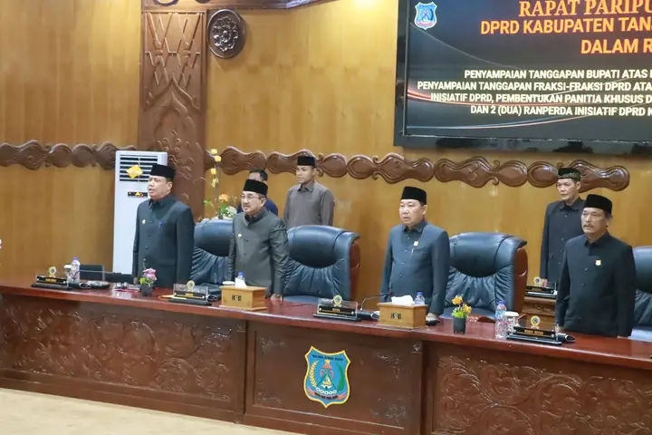 Paripurna III DPRD Tanjab Barat, Bupati Anwar Sadat Apresiasi Sinergi Fraksi dalam Pembahasan Ranperda