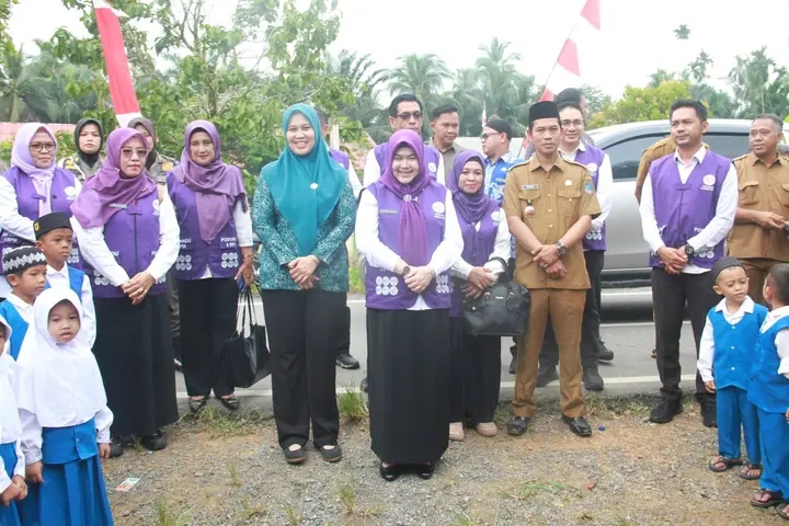 Ketua Tim Pembina Posyandu Tanjab Barat Tinjau Pelaksanaan Posyandu 6 Bidang SPM di Kecamatan Pengabuan