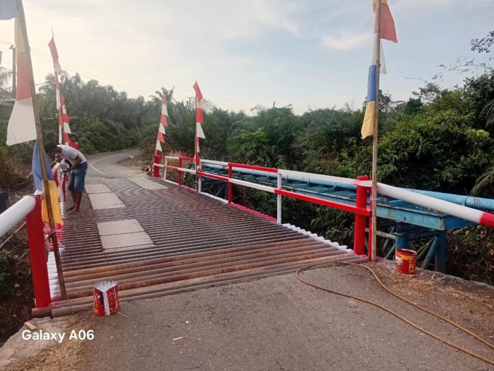 Sambut Hari Bhayangkara ke-80, Polres Musi Rawas Hadir Bangun Jembatan dan Perkuat Akses Warga Jayaloka