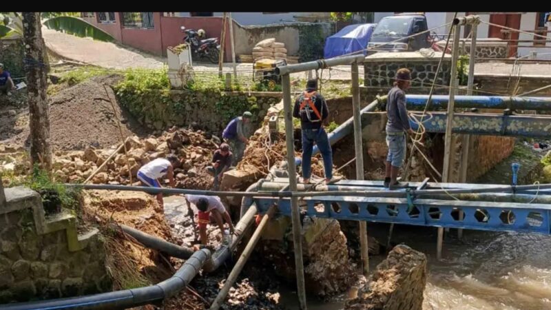 PDAM TJM Kabupaten Sukabumi Perbaiki Jembatan Transmisi Akibat Dampak longsor