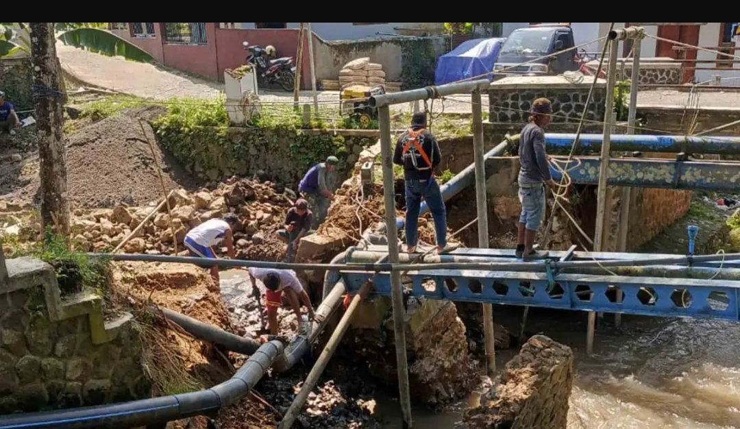 PDAM TJM Kabupaten Sukabumi Perbaiki Jembatan Transmisi Akibat Dampak longsor