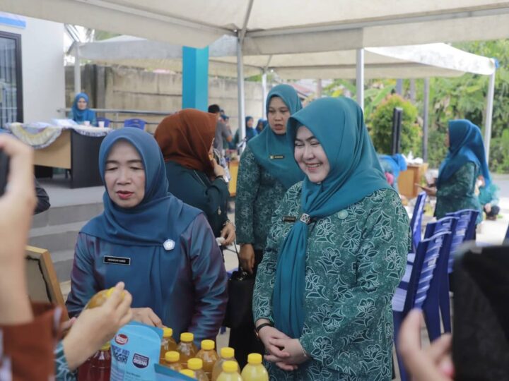 Gandeng PKK Provinsi, Ketua TP-PKK Tanjabbar Hj. Fadilah Sadat, S.H Geliatkan Potensi Rumah DILAN dan Kesejahteraan Warga