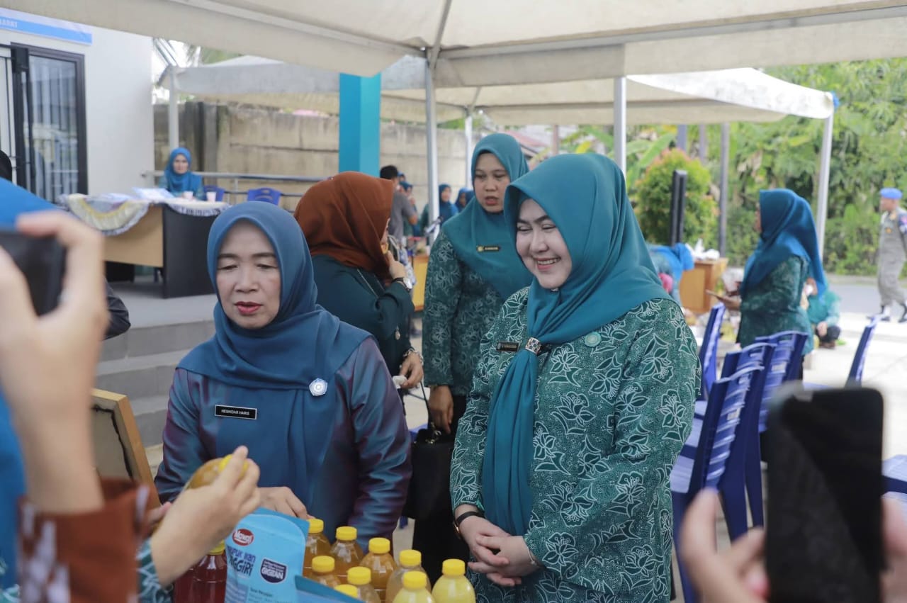 Gandeng PKK Provinsi, Ketua TP-PKK Tanjabbar Hj. Fadilah Sadat, S.H Geliatkan Potensi Rumah DILAN dan Kesejahteraan Warga
