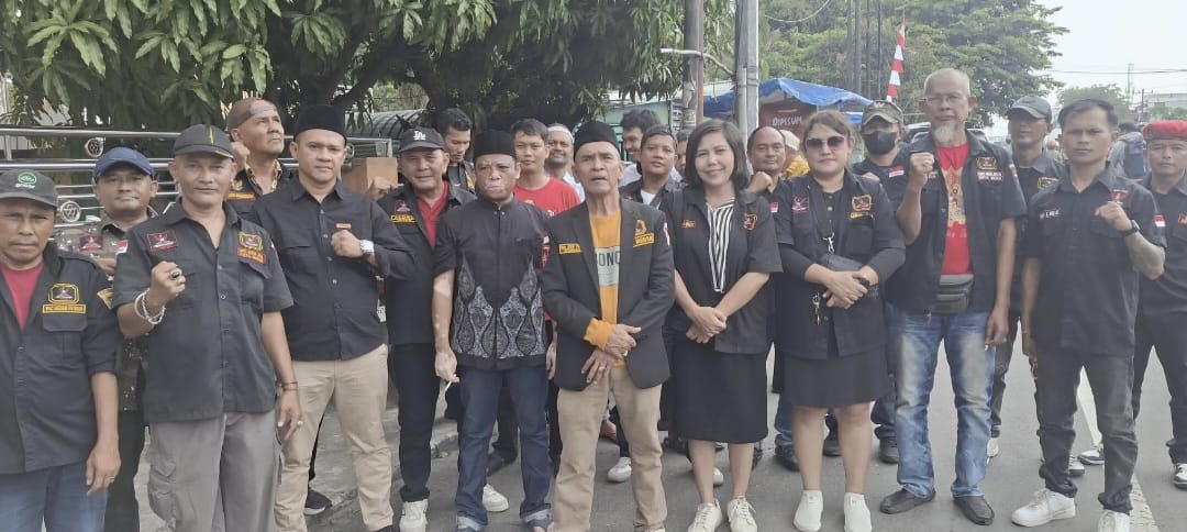 Tebar Kepedulian di Jumat Berkah, DPC GRIB Jaya Medan Bersama PAC GRIB Jaya Medan Petisah Bagikan 500 Nasi Kotak kepada Masyarakat
