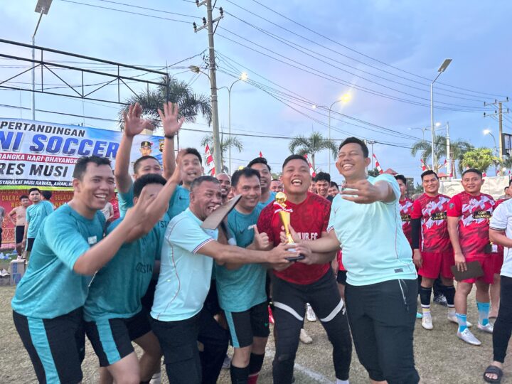 Harmoni di Lapangan Hijau: Kapolres Musi Rawas Pererat Solidaritas Melalui Sepak Bola