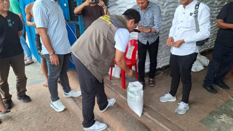 Pimwil Bulog Sumut Tinjau Hari Terakhir Pengangkutan Bantuan Pangan Untuk Warga Kota Medan
