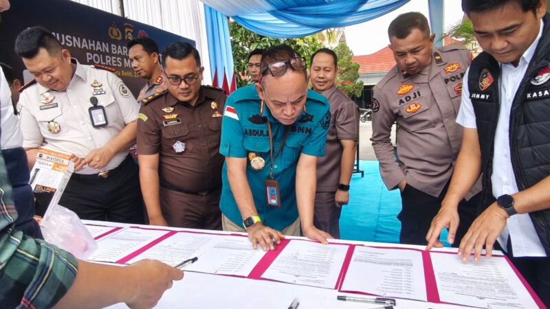POLRES MUSI RAWAS MEMUSNAKAN BARANG BUKTI 2 KG SABU. 