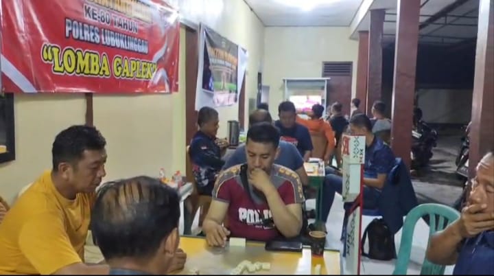 POLSEK LUBUK LINGGAU TIMUR 1,MENJELANG HARI BHAYANGKARA KE 80 MENGADAKAN PERLOMBAAN GAPLEK BERSAMA MASYARAKAT