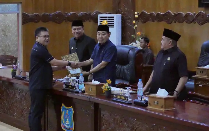 Wakil Bupati Tanjung Jabung Barat Hadiri Rapat Paripurna Kedua DPRD Bahas Pandangan Umum Fraksi terhadap Ranperda Pertanggungjawaban APBD 2025