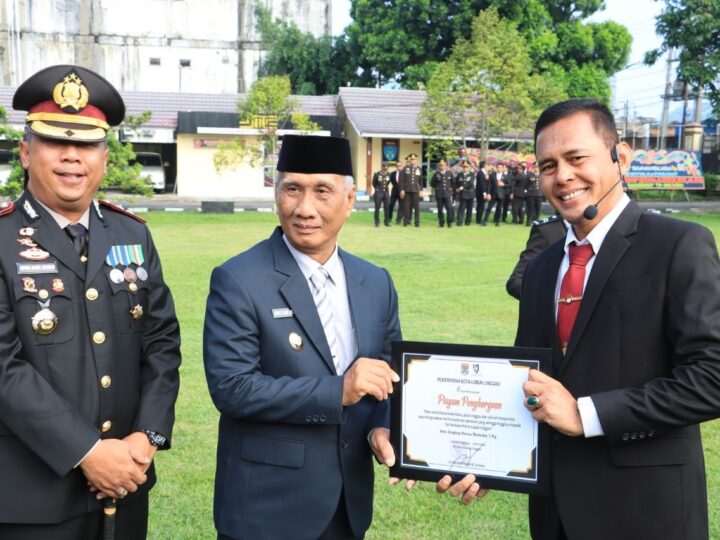 Rayakan HUT Bhayangkara ke-80, Polres Lubuk Linggau Gelar Upacara Apresiasi Prestasi dan Dedikasi Personel Pemkot Lubuklinggau, Wakil Walikota Sampaikan Penghargaan