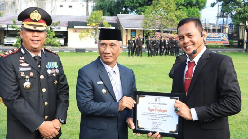 Rayakan HUT Bhayangkara ke-80, Polres Lubuk Linggau Gelar Upacara Apresiasi Prestasi dan Dedikasi Personel Pemkot Lubuklinggau, Wakil Walikota Sampaikan Penghargaan