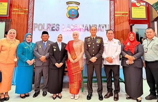 PERKUAT SINERGITAS, BUPATI DAN WAKIL BUPATI LABUHANBATU HADIRI UPACARA HUT POLRI KE-80
