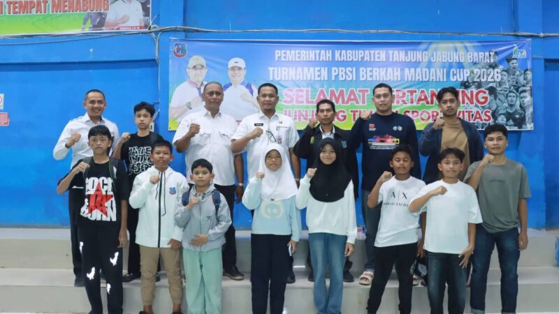 Sekda Hermansyah Lepas Kontingen PBSI Tanjab Barat ke PB Pratama Open Jambi 2026