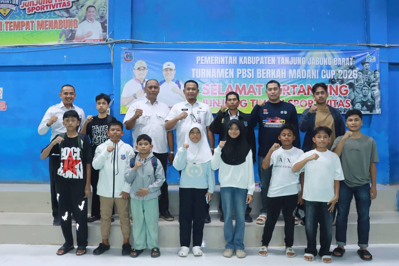 Sekda Hermansyah Lepas Kontingen PBSI Tanjab Barat ke PB Pratama Open Jambi 2026