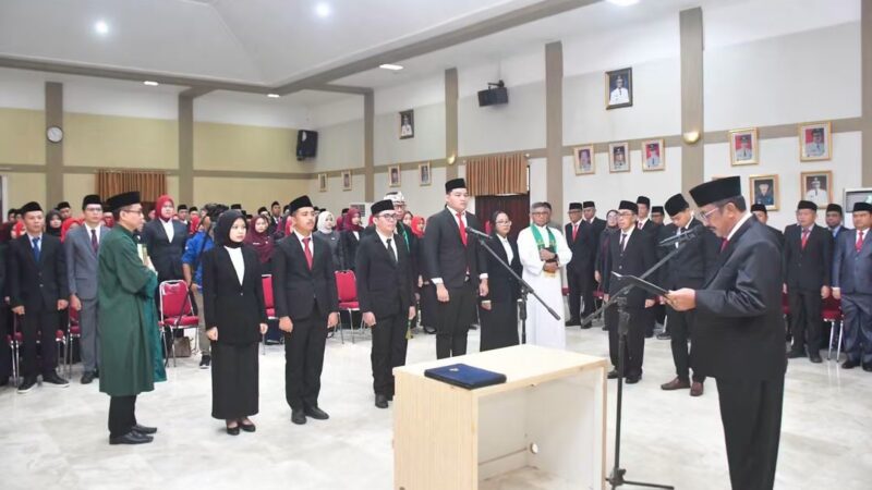 PENGUKUHAN SEKDA, BUPATI TEGASKAN KEBIJAKAN KEPEGAWAIAN BERDASARKAN SISTEM MERIT, KOMPETENSI DAN KINERJA