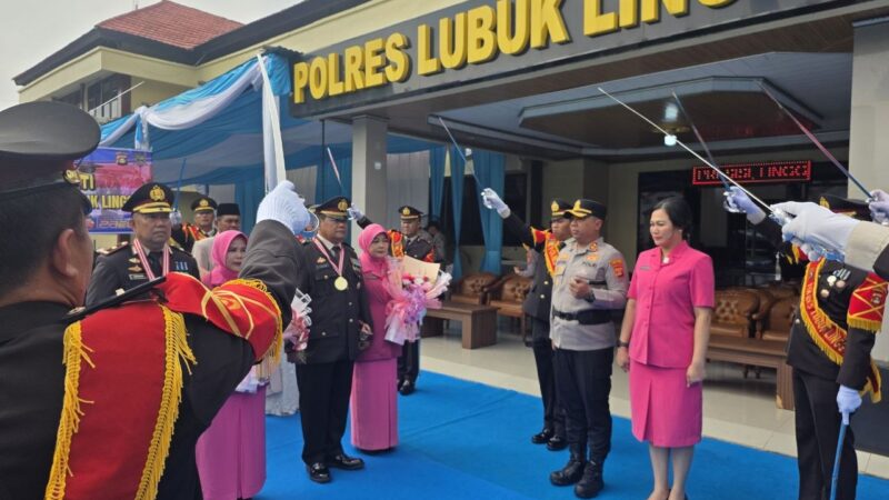 Kapolres Lubuk Linggau Pimpin Upacara Sakral Purna Bakti dan Apresiasi Tulus Dari Institusi Polri atas Pengabdian Panjang yang Telah Diselesaikan