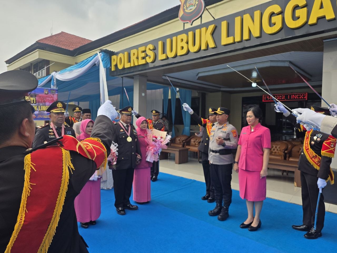 Kapolres Lubuk Linggau Pimpin Upacara Sakral Purna Bakti dan Apresiasi Tulus Dari Institusi Polri atas Pengabdian Panjang yang Telah Diselesaikan