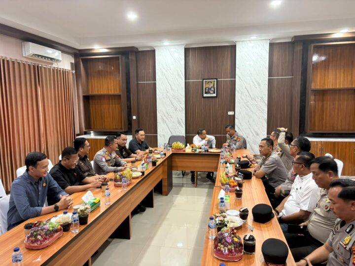 Bangun komunikasi Yang Solid, Kapolres Lubuk Linggau Bersama Jajaran Pejabat Utama (PJU) Polres Kunjungan Ke Kantor Kejaksaan Negeri Lubuk Linggau