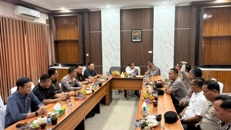 Bangun komunikasi Yang Solid, Kapolres Lubuk Linggau Bersama Jajaran Pejabat Utama (PJU) Polres Kunjungan Ke Kantor Kejaksaan Negeri Lubuk Linggau