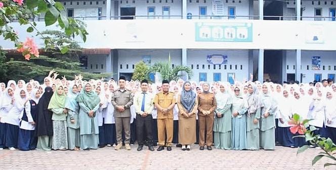 WAKIL BUPATI LABUHANBATU MENJADI MOTIVASI PADA MASA TA’ARUF SMPIT ARROZAQ RANTAUPRAPAT
