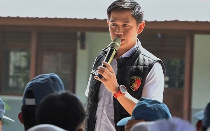 POLRES LUBUK LINGGAU EDUKASI UNTUK PELAJAR SMAN 2 TENTANG UU ITE,INGATKAN BAHAYA HOAXS,JUDI ONLINE DAN CYBERBULLYINGG.