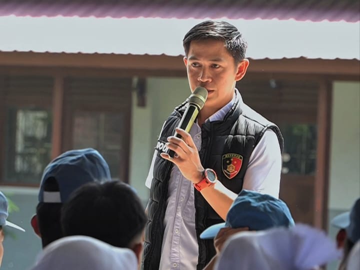POLRES LUBUK LINGGAU EDUKASI UNTUK PELAJAR SMAN 2 TENTANG UU ITE,INGATKAN BAHAYA HOAXS,JUDI ONLINE DAN CYBERBULLYINGG. 