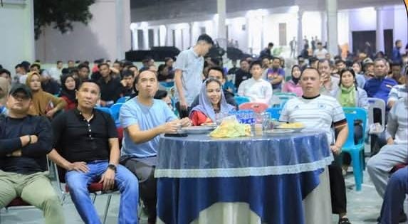 NONTON BARENG PIALA DUNIA, BUPATI LABUHANBATU PACU INSPIRASI GENERASI MUDA