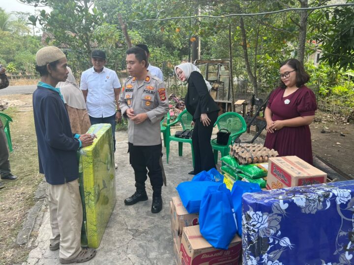 Wujud Nyata POLRI Presisi: Sentuhan Kasih Kapolda Sumsel Ringankan Beban Korban Kebakaran di Musi Rawas