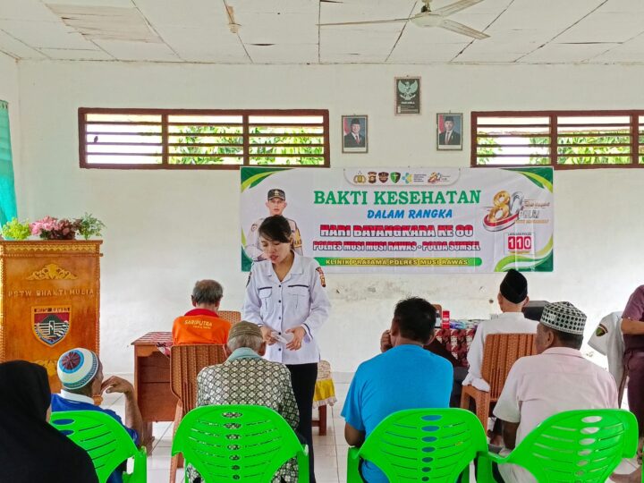 Senyum Bahagia Lansia Tugumulyo: Polres Musi Rawas Gelar Pengobatan Gratis dan Salurkan Tali Asih