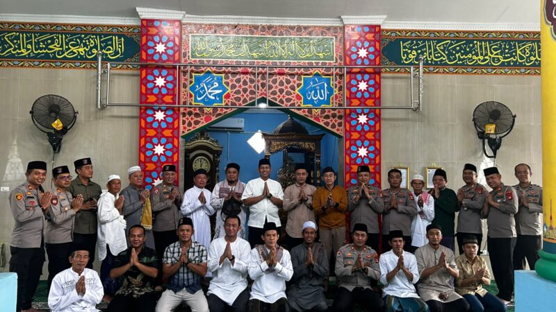 Kapolres Musi Rawas Pererat “Sabuk Kamtibmas” Lewat Safari Jumat dan Silaturahmi di Desa Muara Beliti Baru