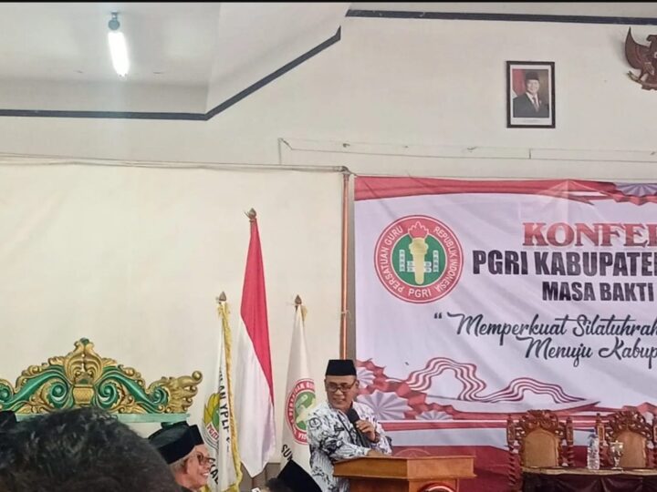 Kadis Pendidikan Kab Sukabumi Resmi Membuka Konferensi Kerja I PGRI Kabupaten Sukabumi Tahun 2026 