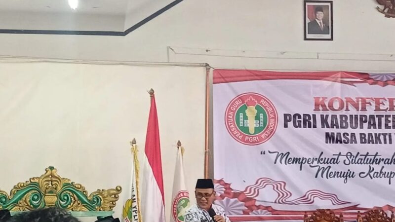Kadis Pendidikan Kab Sukabumi Resmi Membuka Konferensi Kerja I PGRI Kabupaten Sukabumi Tahun 2026 