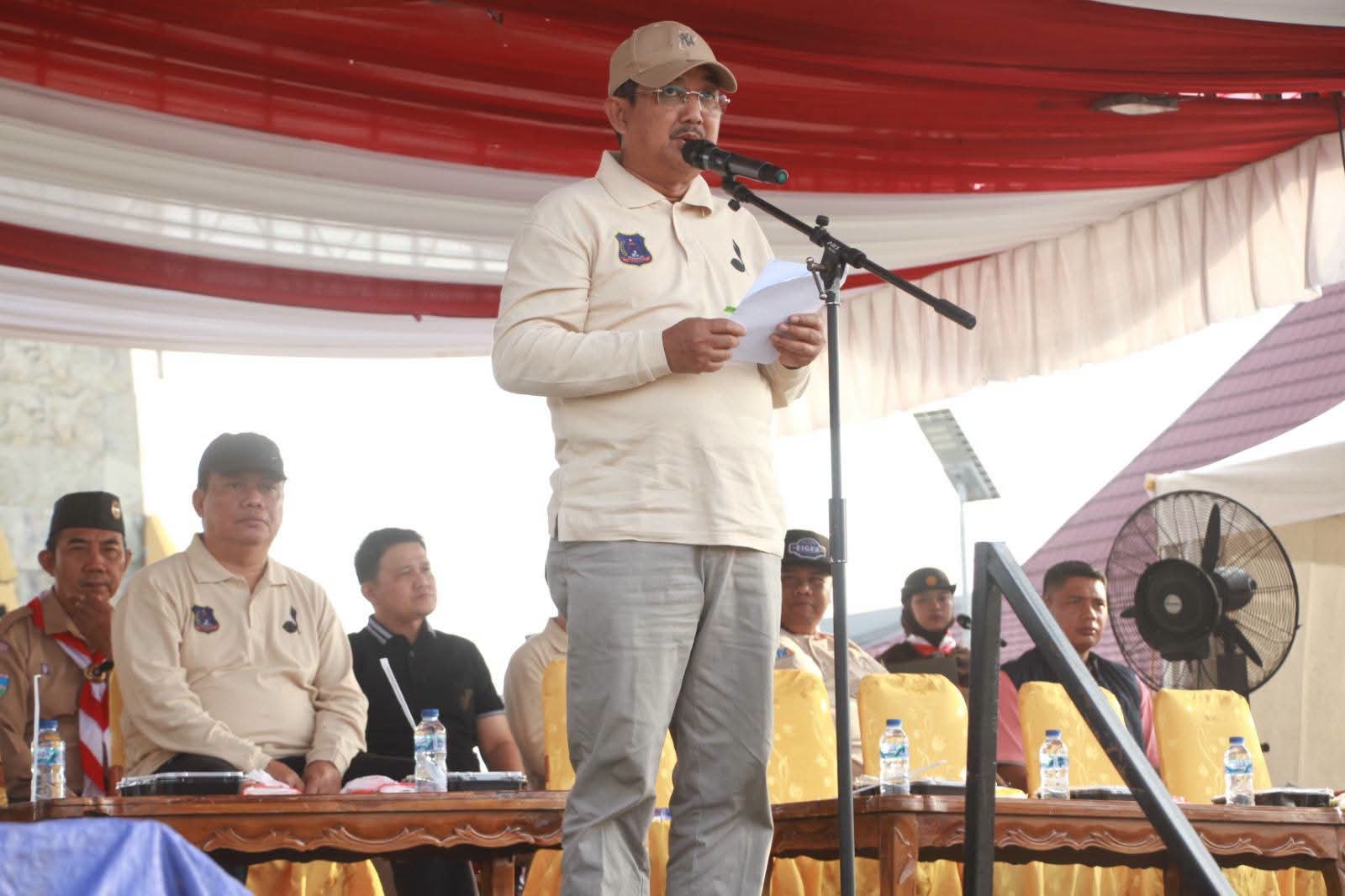 Pimpin Apel dan Gotong Royong Serentak Pramuka, Bupati Anwar Sadat Ajak Generasi Muda Wujudkan Dasa Darma Melalui Aksi Nyata Peduli Lingkungan