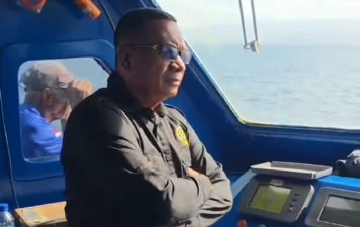 Anos Yeremias Ingatkan Penumpang Kapal Tol Laut dan Swasta Patuhi Peringatan BMKG