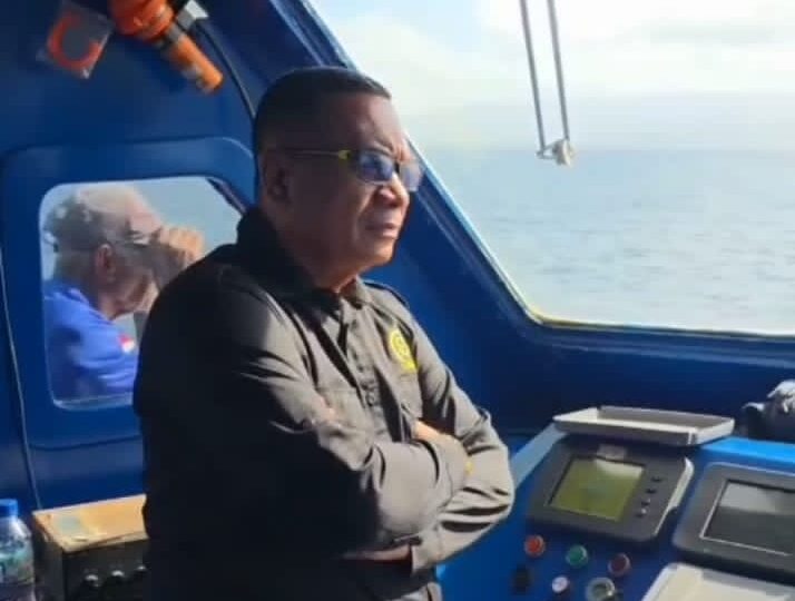 Anos Yeremias Ingatkan Penumpang Kapal Tol Laut dan Swasta Patuhi Peringatan BMKG