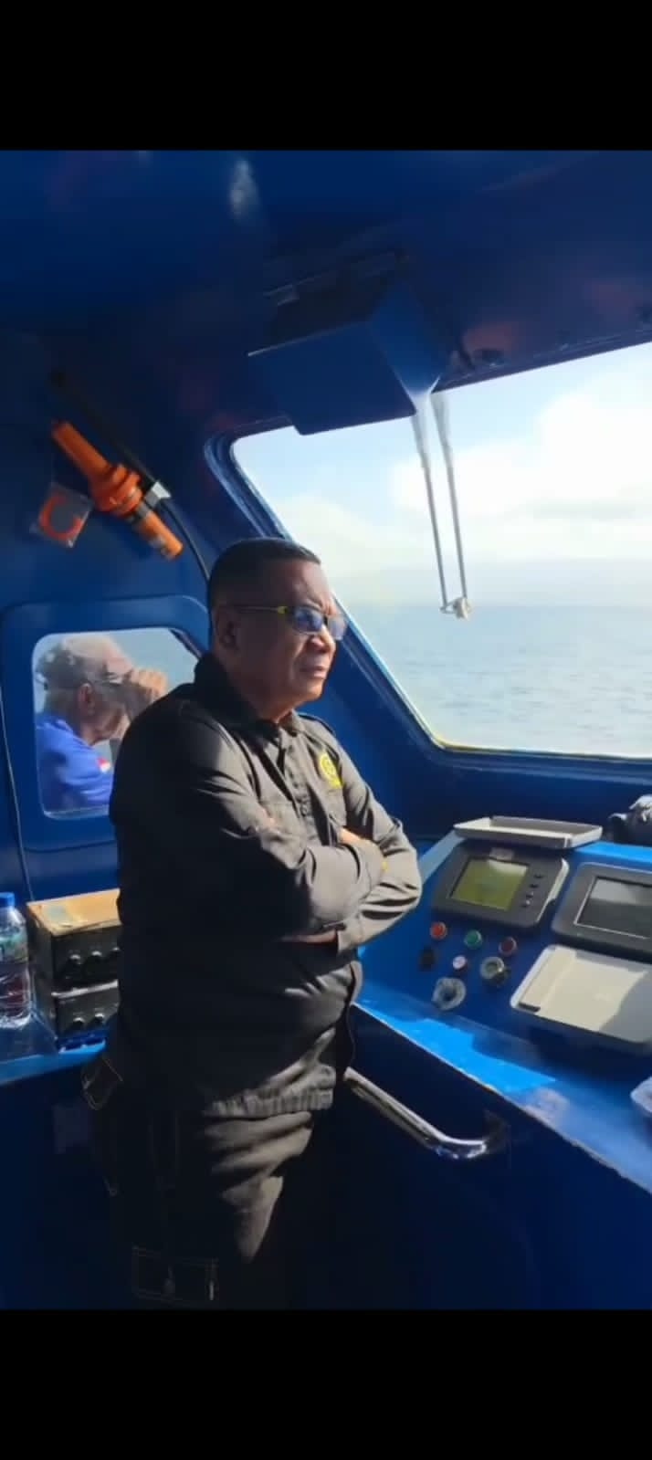 Anos Yeremias Ingatkan Penumpang Kapal Tol Laut dan Swasta Patuhi Peringatan BMKG