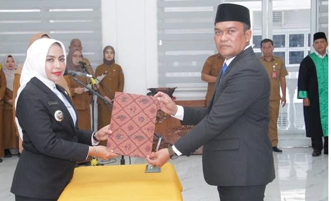 BUPATI MAYA HASMITA LANTIK PJ SEKDA LABUHANBATU, PERKUAT KINERJA BIROKRASI DAN PELAYANAN PUBLIK