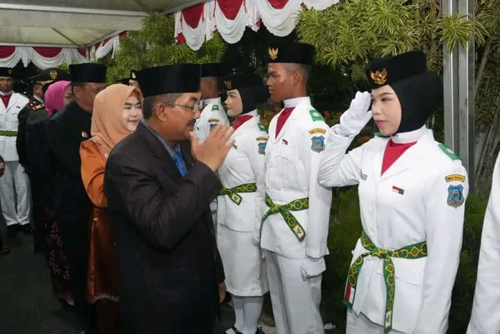 45 Anggota Paskibraka Tanjab Barat 2026 Dikukuhkan, Bupati Anwar Sadat: Jaga Kehormatan dan Jadi Teladan Generasi Muda