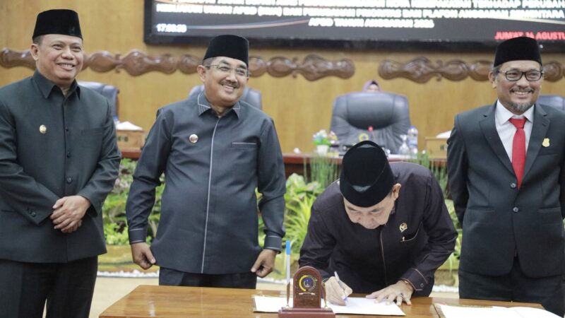 Bupati dan Wabup Hadiri Rapat Paripurna Kedua DPRD Tanjab Barat, Nota Kesepakatan Perubahan KUA-PPAS APBD 2026 Ditandatangani