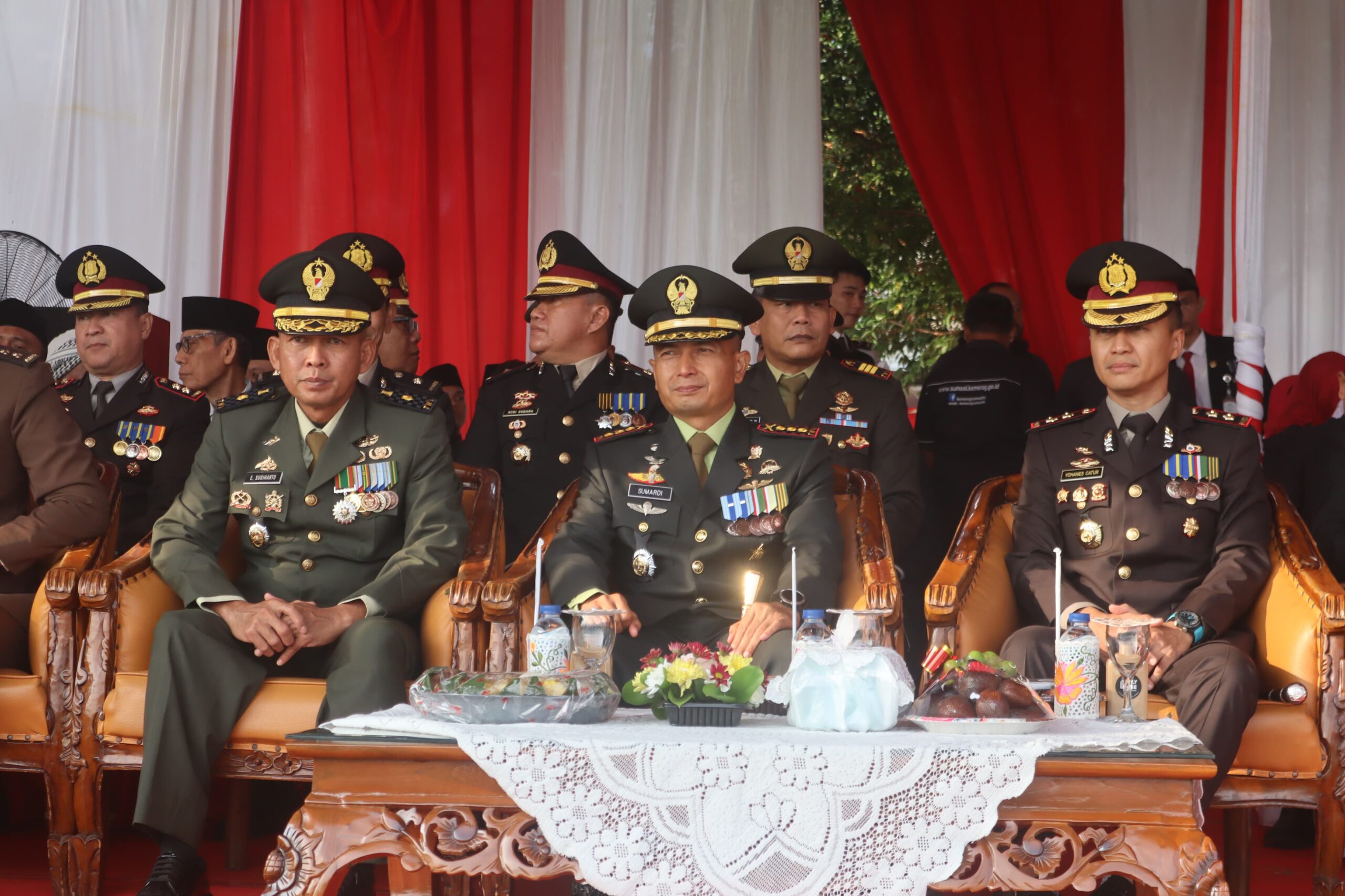 KAPOLRES LUBUK LINGGAU MENGHADIRI UPACARA HUT RI KE-81 BERSAMA JAJARAN PIMPINAN,UNSUR FORKOPIMDA LAINNYA.