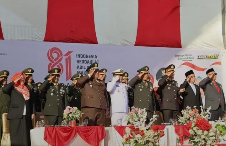 Kapolres Labuhanbatu AKBP Wahyu Endrajaya, S.I.K., M.Si., Menghadiri Upacara Penurunan Bendera Merah Putih Dalam Rangka Memperingati Hari Ulang Tahun (HUT) ke-81
